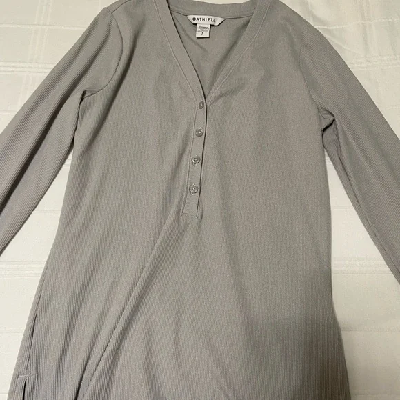 Athleta long sleeve Ladies Small with 4 buttons. A beautiful light gray color. - Picture 5 of 5